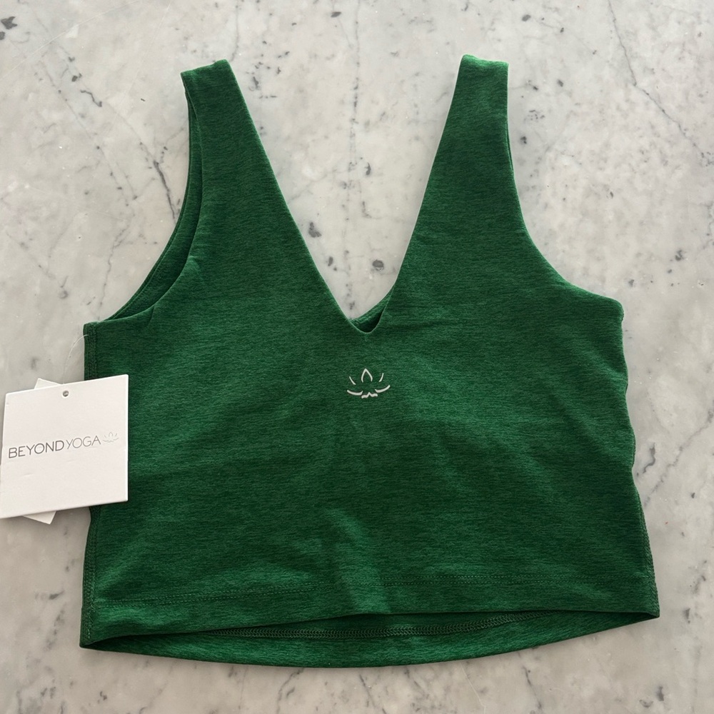 NWT Beyond Yoga cropped tank